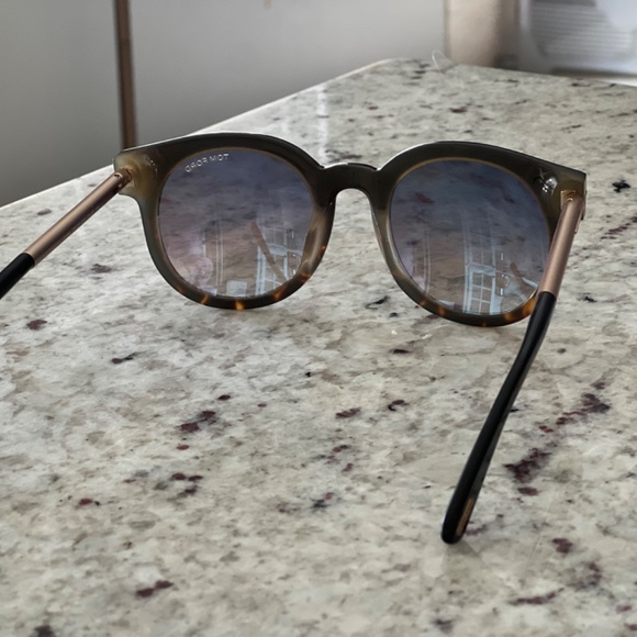 Barely worn TOM FORD sunglasses main image 6